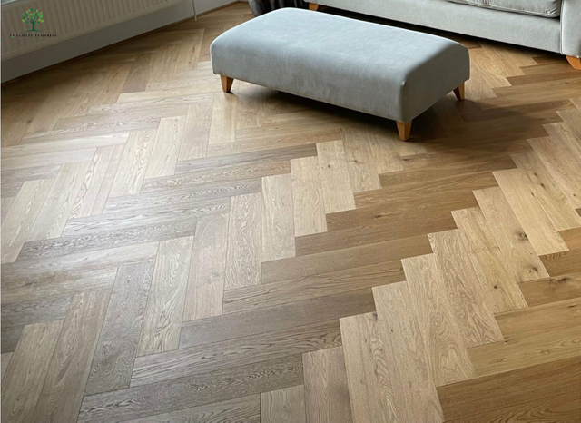 LWD-EB021 أرضيات من الخشب الصلب من خشب البلوط المصقول بالأسلاك الطبيعية